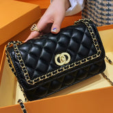 Handgewebte Schultertasche mit Diamantketten-Schaffellmuster